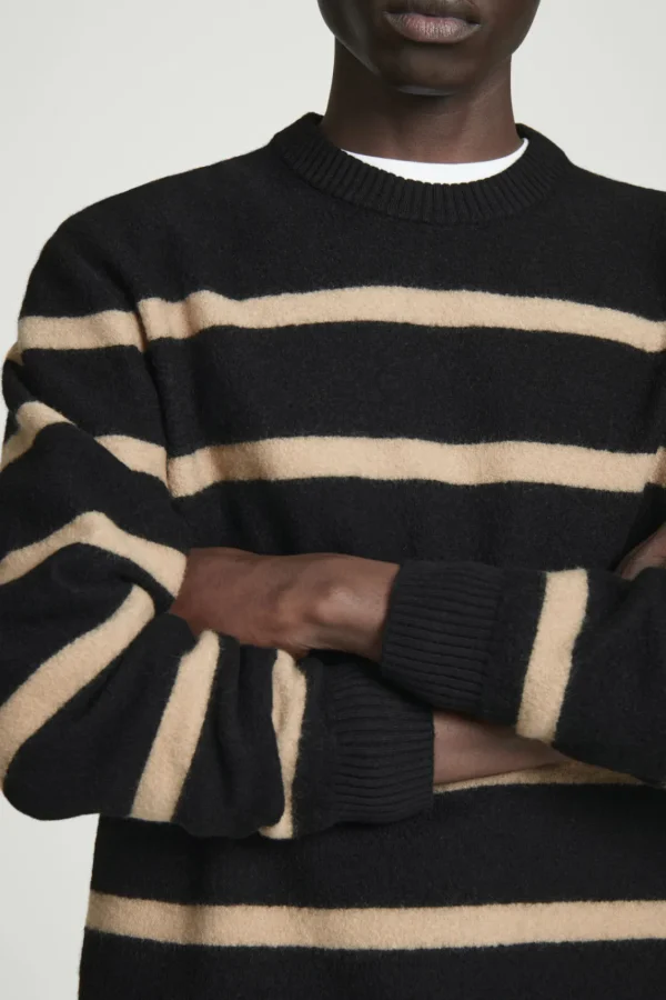 COS BOILED-WOOL CREW-NECK SWEATER BLACK / BEIGE / STRIPED Fashion