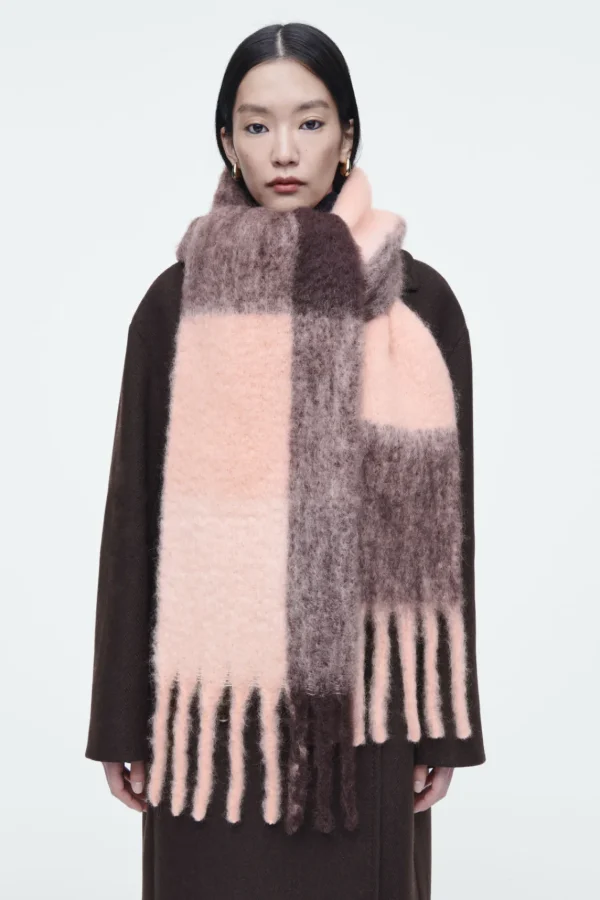 COS FRINGED BRUSHED-MOHAIR SCARF PINK / BURGUNDY Clearance