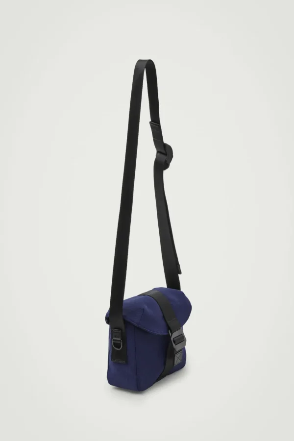 COS GRID CROSSBODY BAG - RIPSTOP DARK BLUE Online