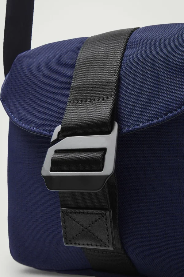 COS GRID CROSSBODY BAG - RIPSTOP DARK BLUE Online