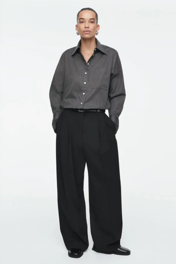 COS OVERSIZED TAILORED SHIRT BLACK / PINSTRIPED Clearance