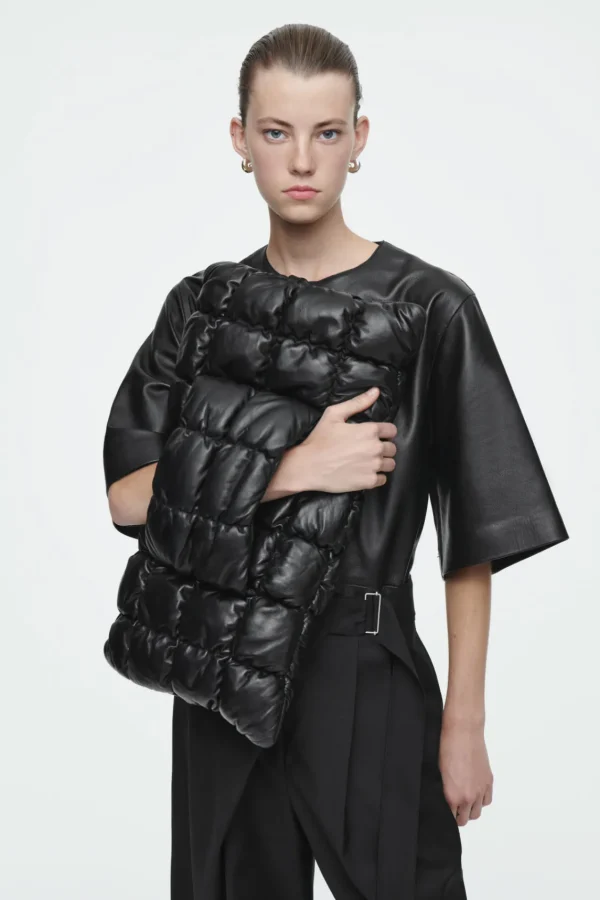 COS PILLOW OVERSIZED QUILTED CLUTCH - LEATHER BLACK Fashion