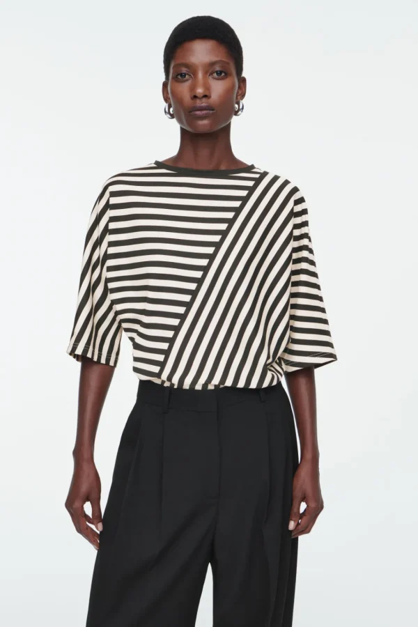 COS REGULAR PANELED STRIPED T-SHIRT BLACK / STRIPED Flash Sale