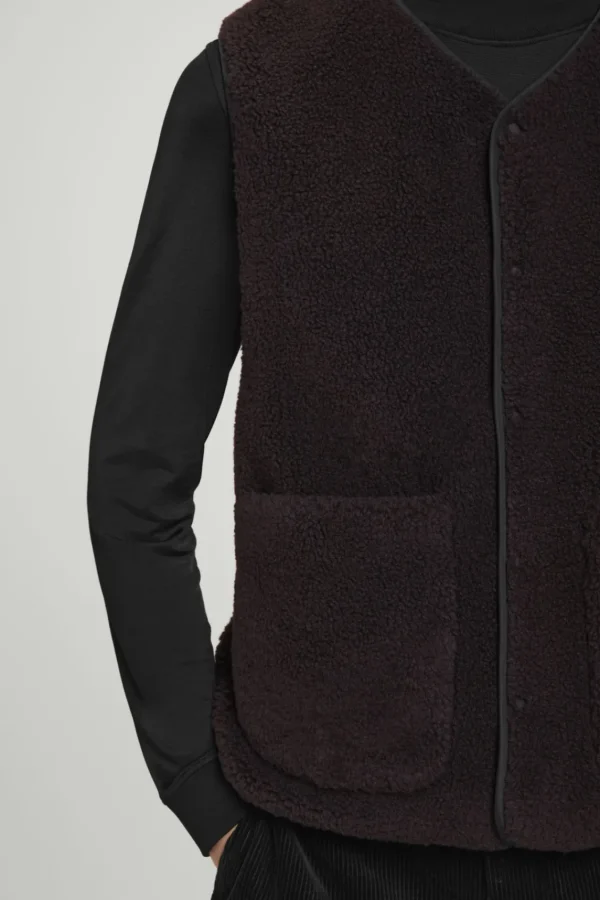 COS REVERSIBLE FAUX SHEARLING GILET BLACK / BROWN Clearance