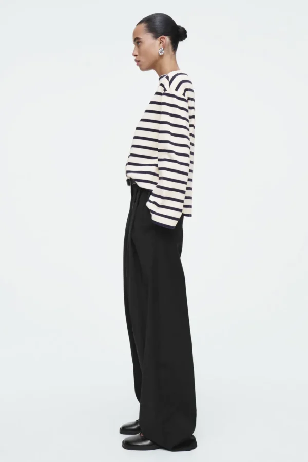 COS STRIPED BOAT-NECK TOP NAVY / STRIPED Best